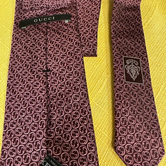 Beautiful Gucci ties never used not tag price in a good condition came with bag - Picture 1 of 6